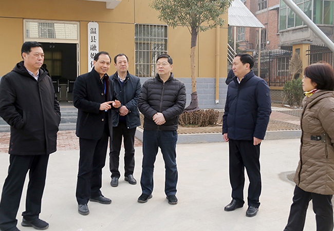 毛文明一线调研 全县文化教育工作逐项看