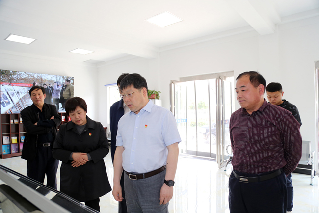毛文明到县司法局调研时要求：营造良好法治环境 提供优质司法服务