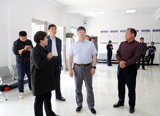 毛文明到县司法局调研时要求：营造良好法治环境 提供优质司法服务