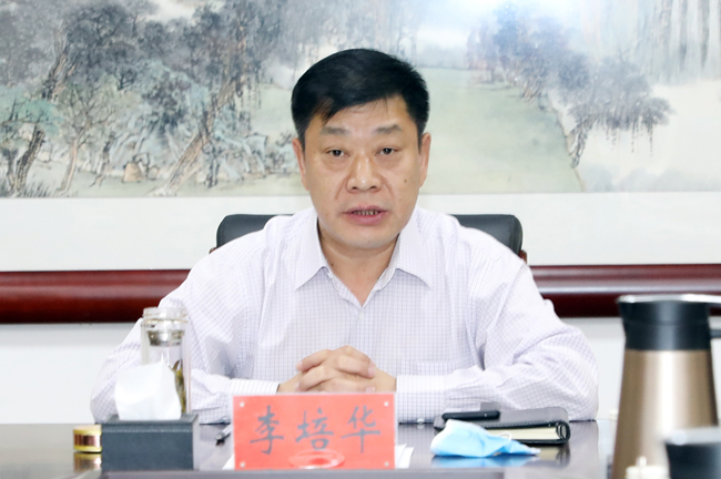 就做好当前疫情防控和经济发展工作,李培华强调