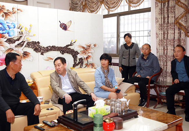 县领导开展重阳节慰问活动_温县党政门户网站